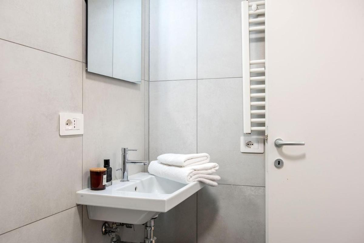 Apartment Urban Oasis With Balcony And Free Private Parking Rom