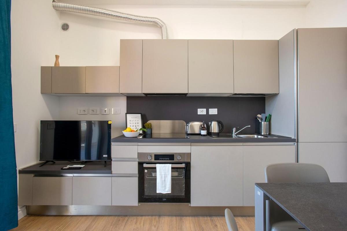 Urban Oasis With Balcony And Free Private Parking * Rom