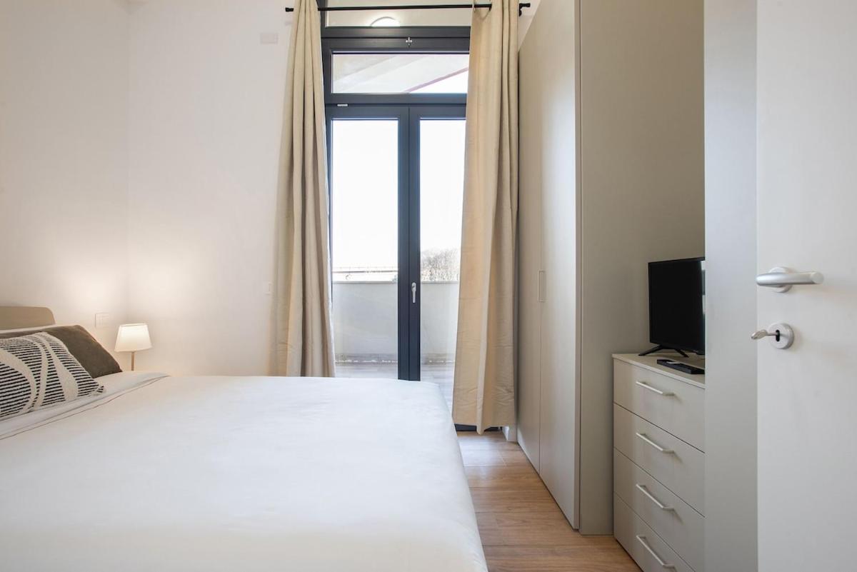Apartment Urban Oasis With Balcony And Free Private Parking