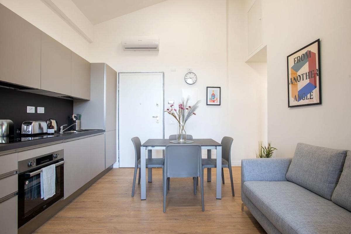Urban Oasis With Balcony And Free Private Parking Apartment