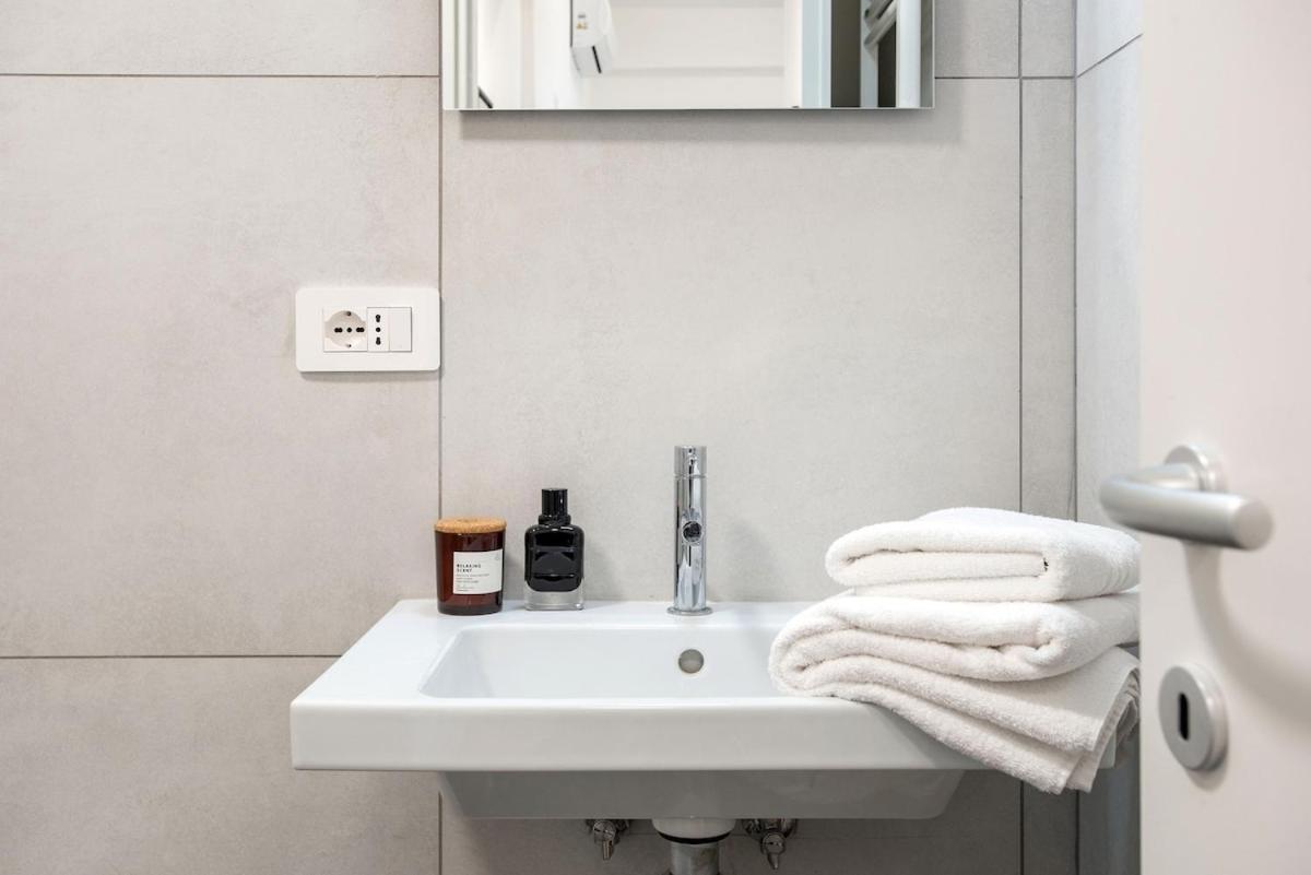 Apartment Urban Oasis With Balcony And Free Private Parking