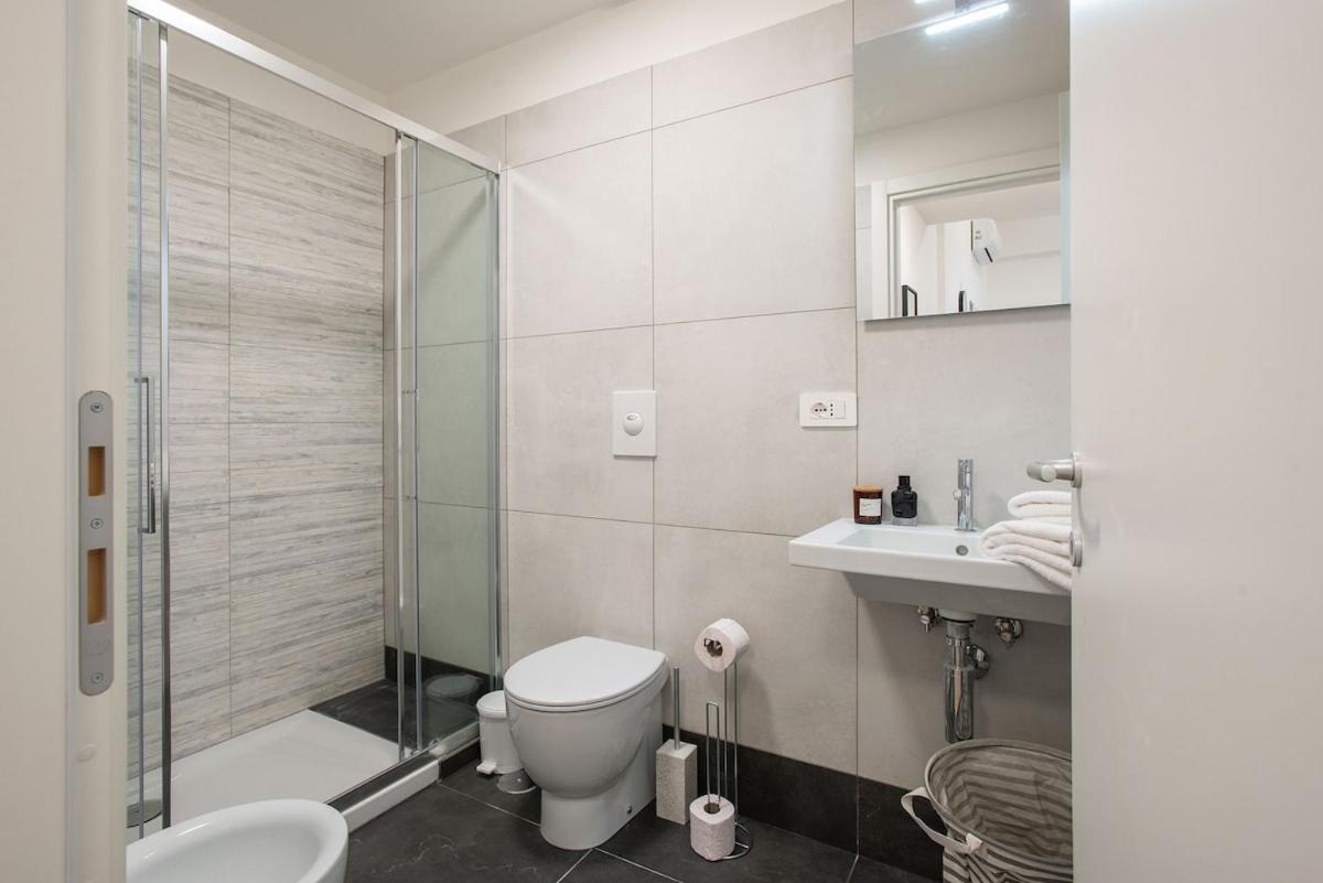 Apartment Urban Oasis With Balcony And Free Private Parking Rom
