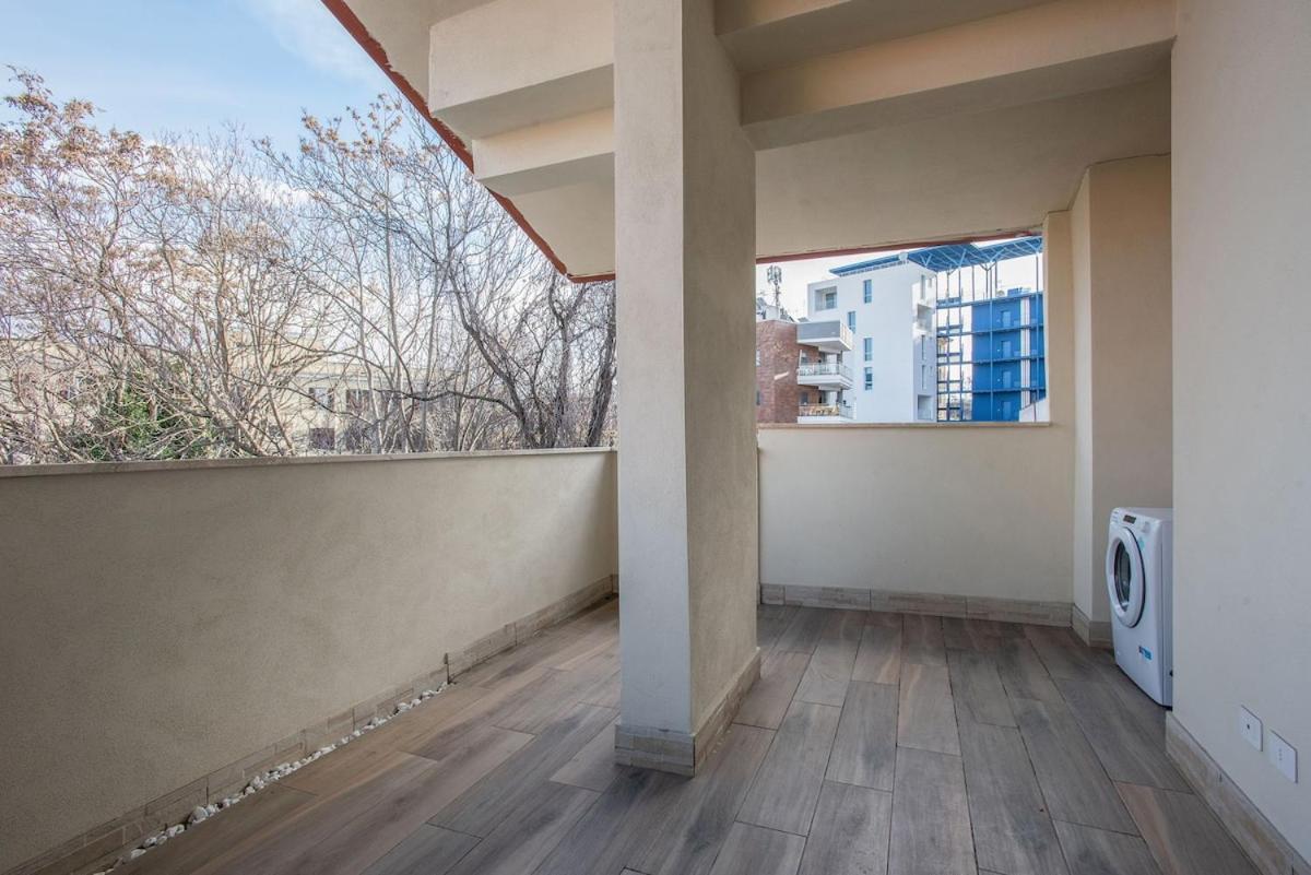 Urban Oasis With Balcony And Free Private Parking Rom
