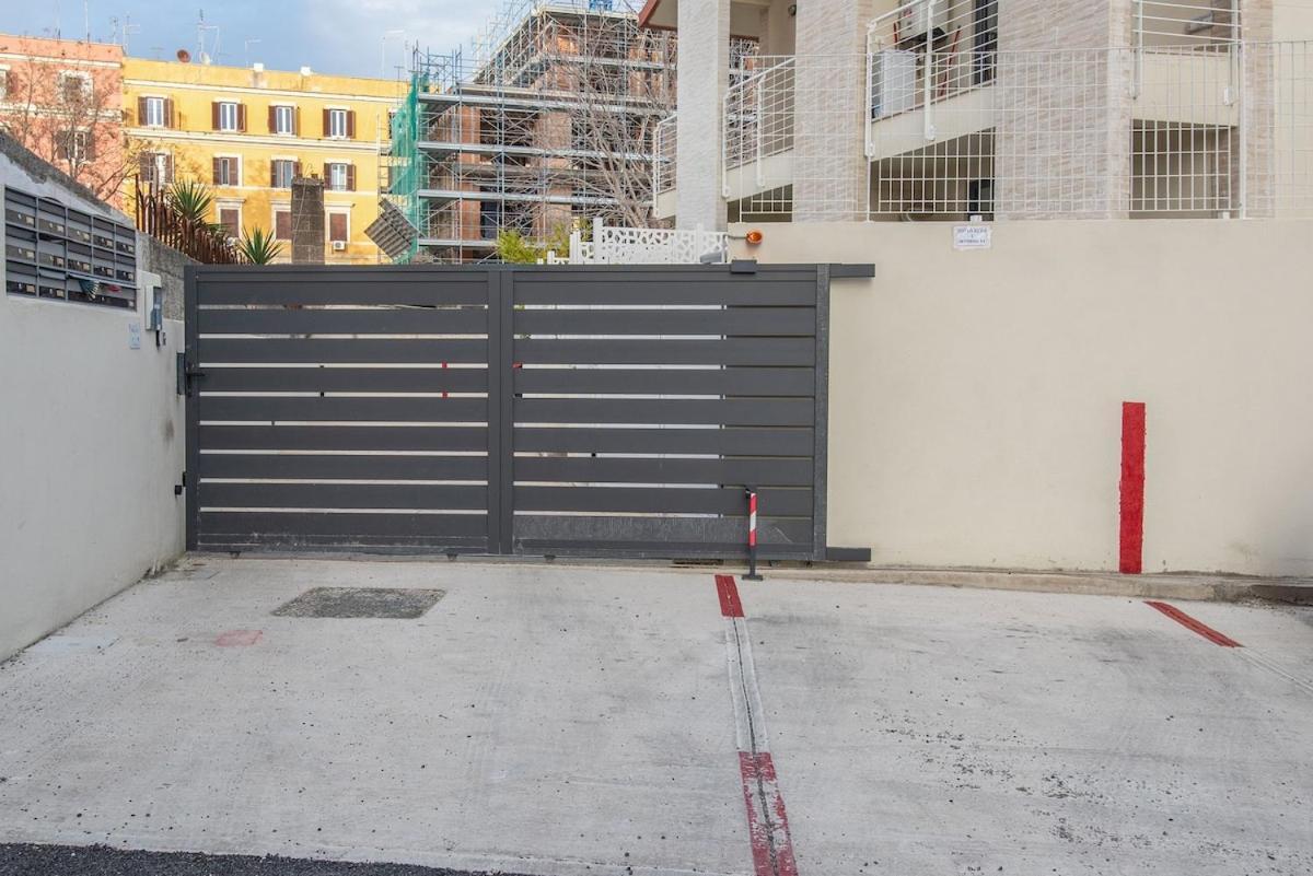 Urban Oasis With Balcony And Free Private Parking Apartment