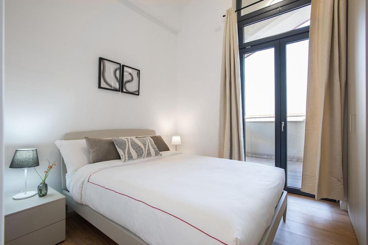 Urban Oasis With Balcony And Free Private Parking Apartment