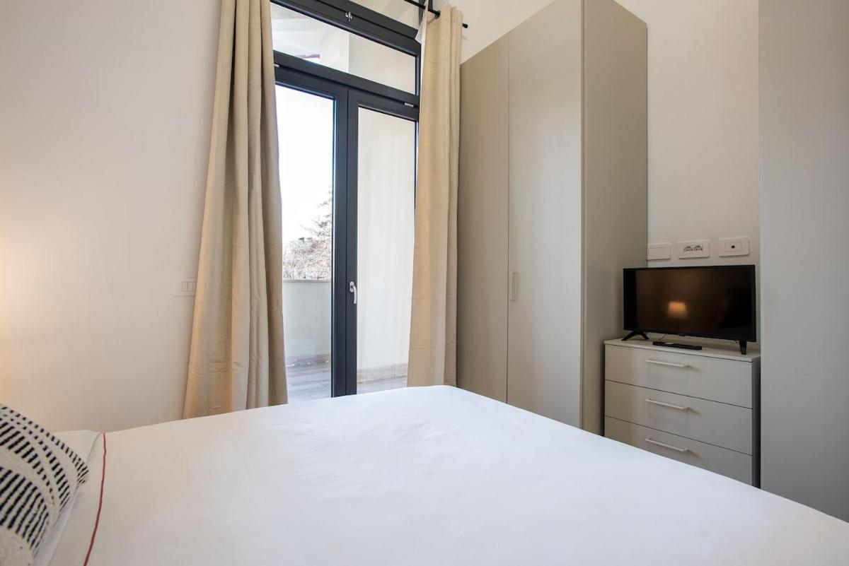 Urban Oasis With Balcony And Free Private Parking Apartment *