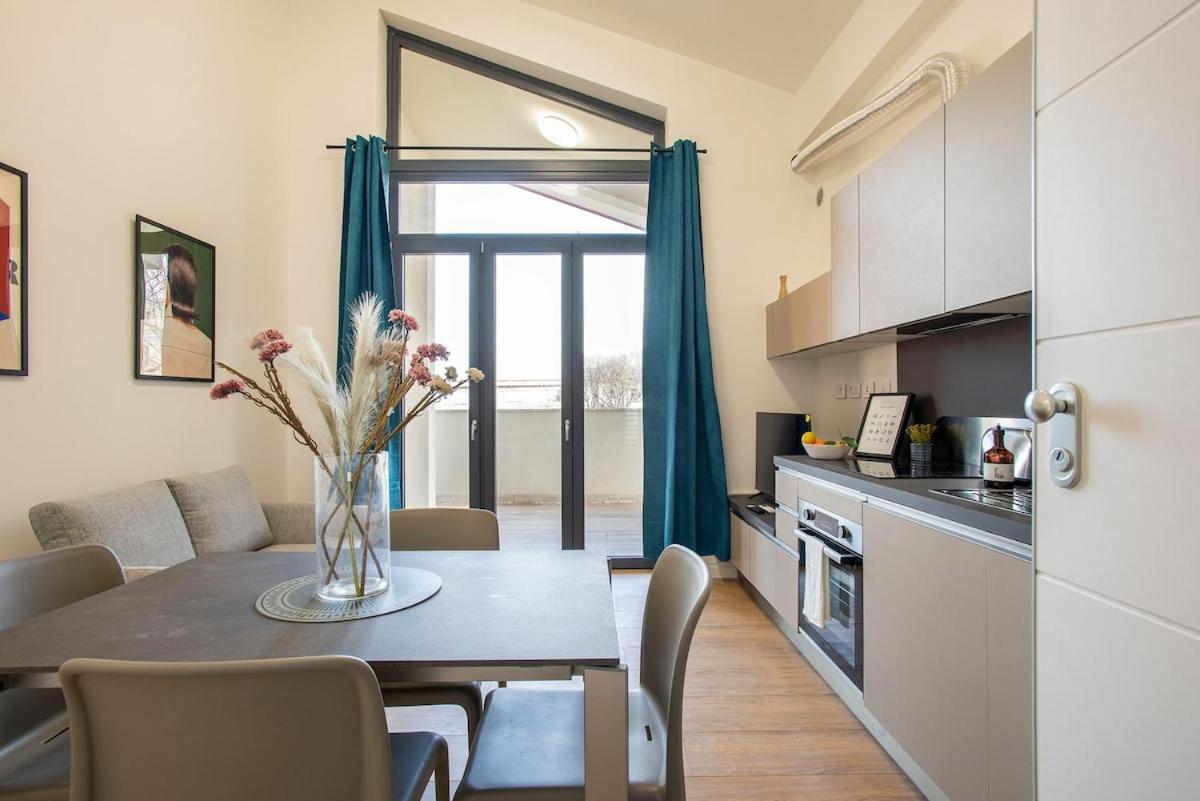 Apartment Urban Oasis With Balcony And Free Private Parking Rom