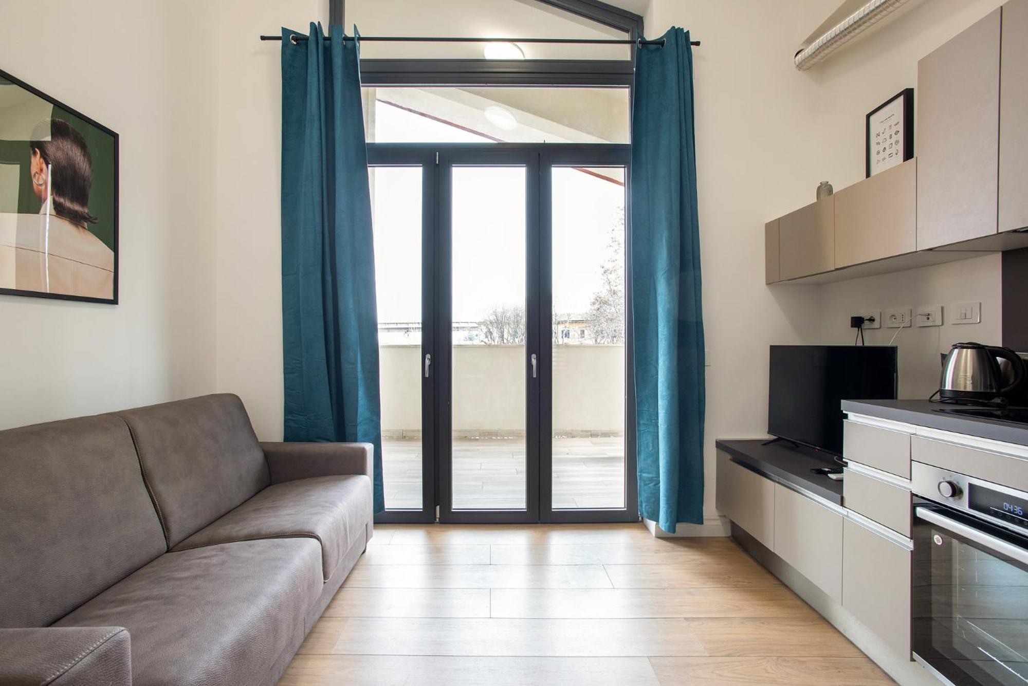 Urban Oasis With Balcony And Free Private Parking *
