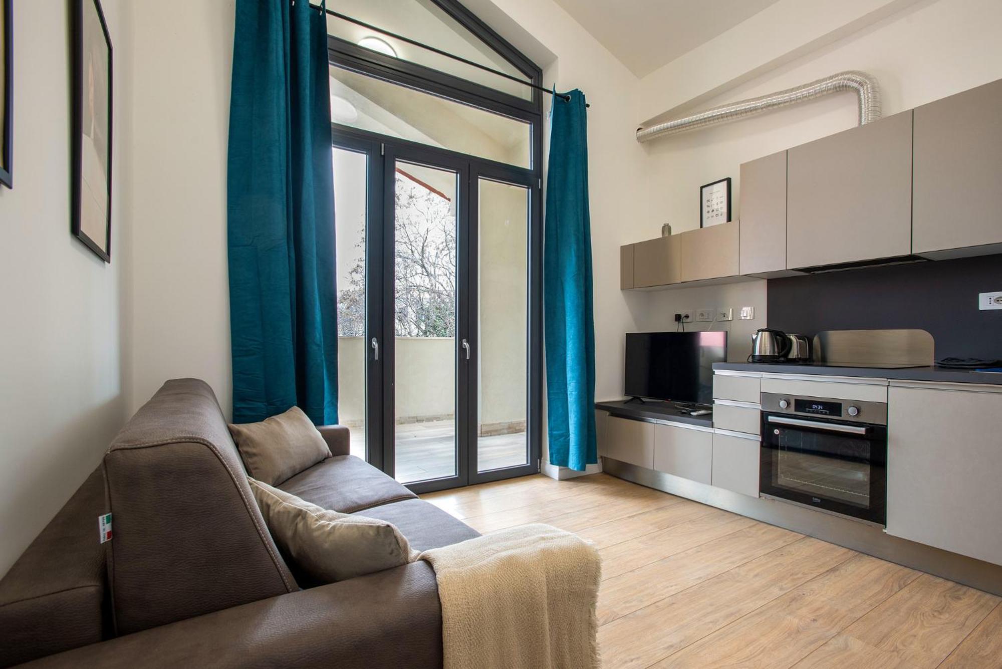 Urban Oasis With Balcony And Free Private Parking Rom