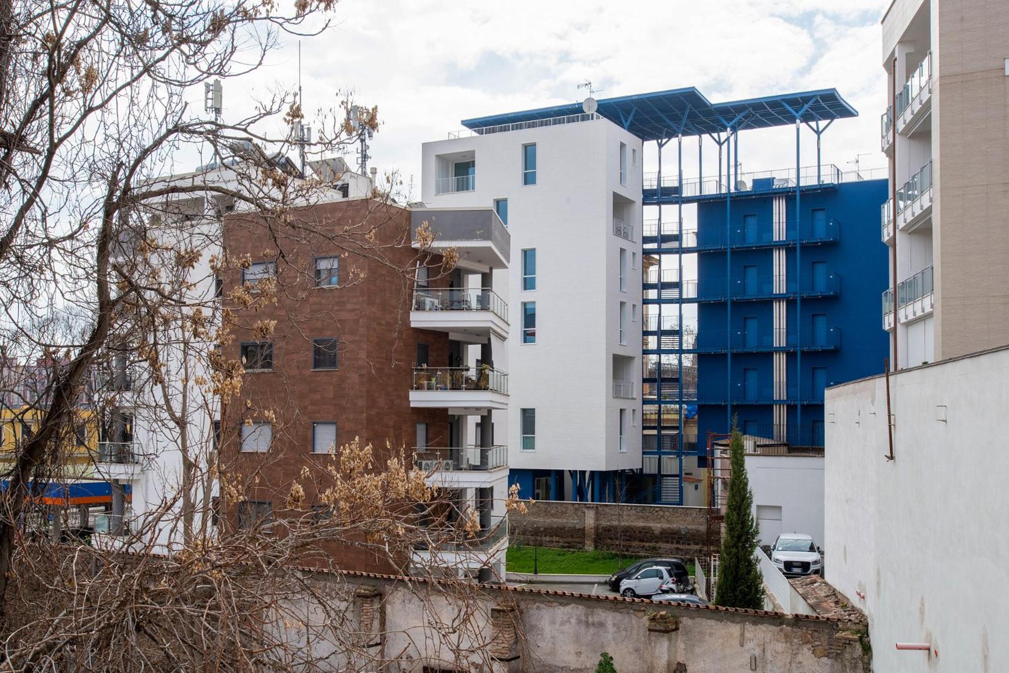 Urban Oasis With Balcony And Free Private Parking Apartment Rom